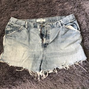 Tommy Hilfiger cutoff shorts